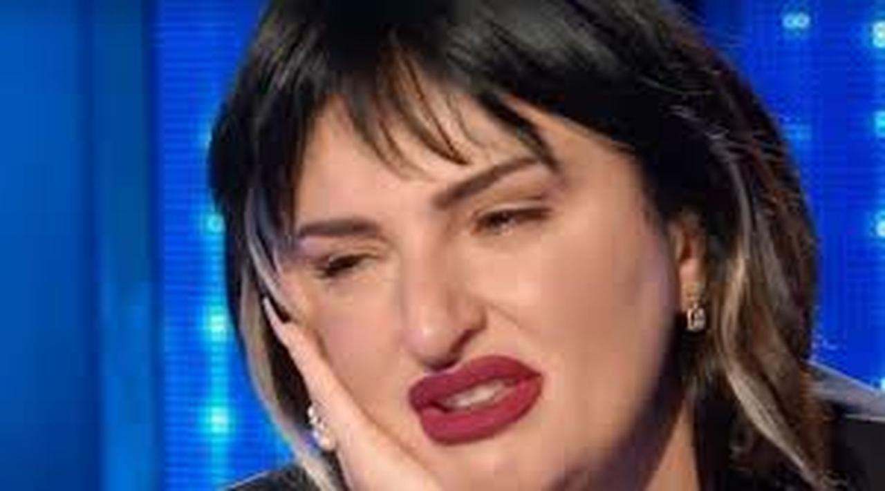Arisa, gelo in diretta a Sanremo: la brutta gaffe prima di salire sul palco | Hanno dovuto interrompere
