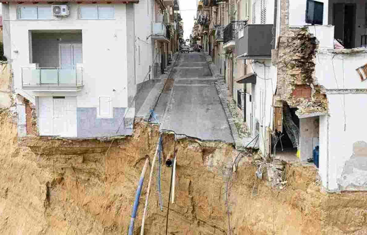 Niscemi senza tregua, nuovo crollo distrugge ogni speranza | Anche l’ultimo è sparito