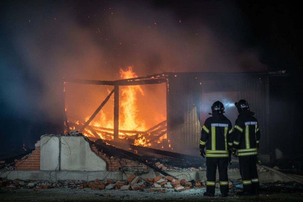 Esplosione devastante, ci sono bambini sotto le macerie | Soccorsi immediati: un dramma spaventoso