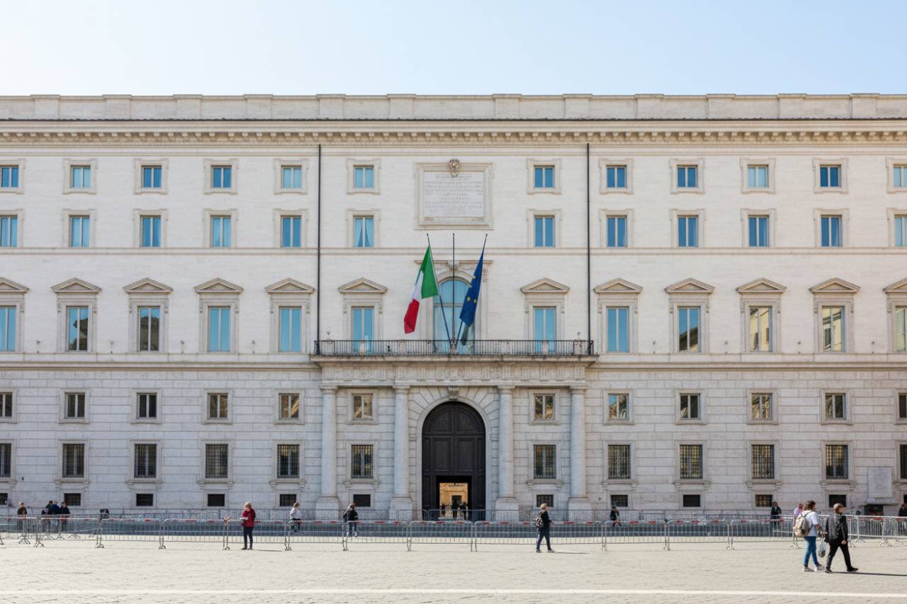 ULTIM’ORA – Muore dentro Palazzo Chigi: si accascia a terra davanti a tutti | Corsa in ospedale inutile