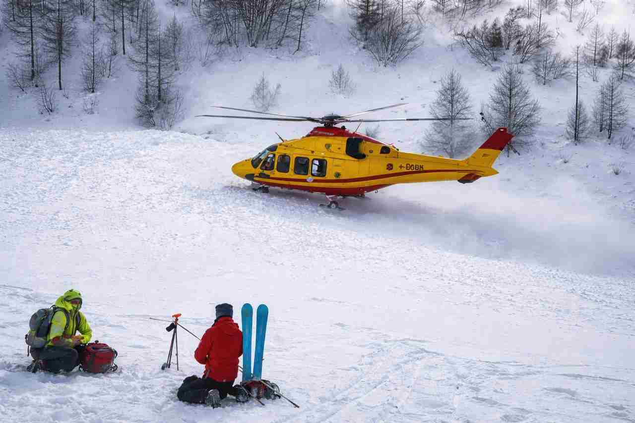 Ancora valanghe in Italia, sono tutti morti: corsa contro il tempo dei soccorsi | Non c’è stato nulla da fare