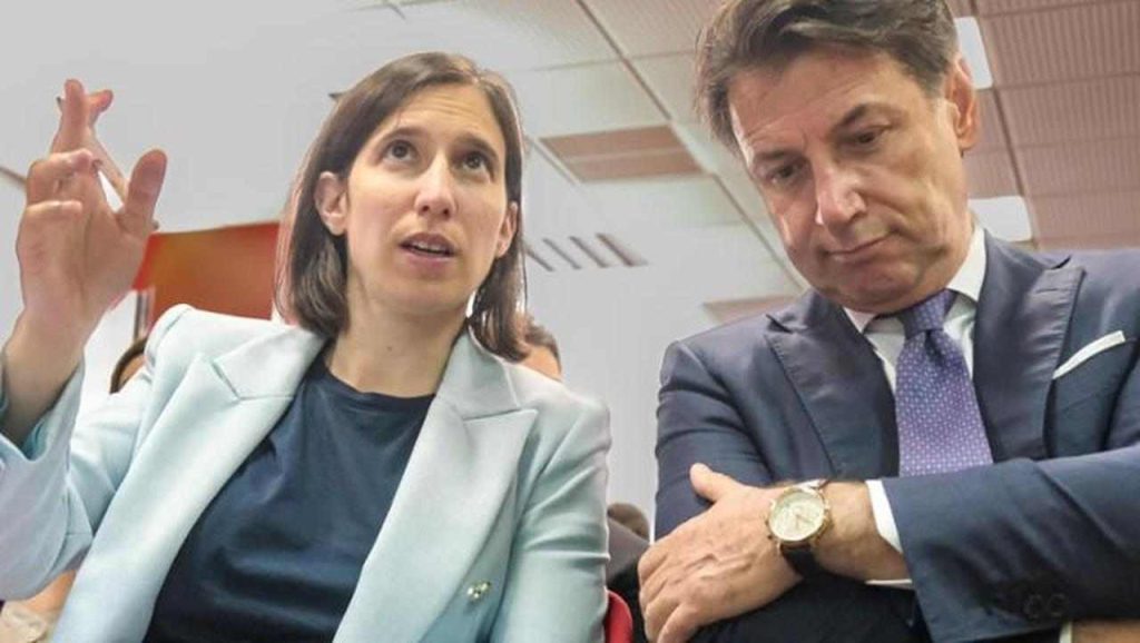 Centrosinistra al crollo, Schlein affossata perde il trono | Il messaggio di Conte mette pressione al Pd