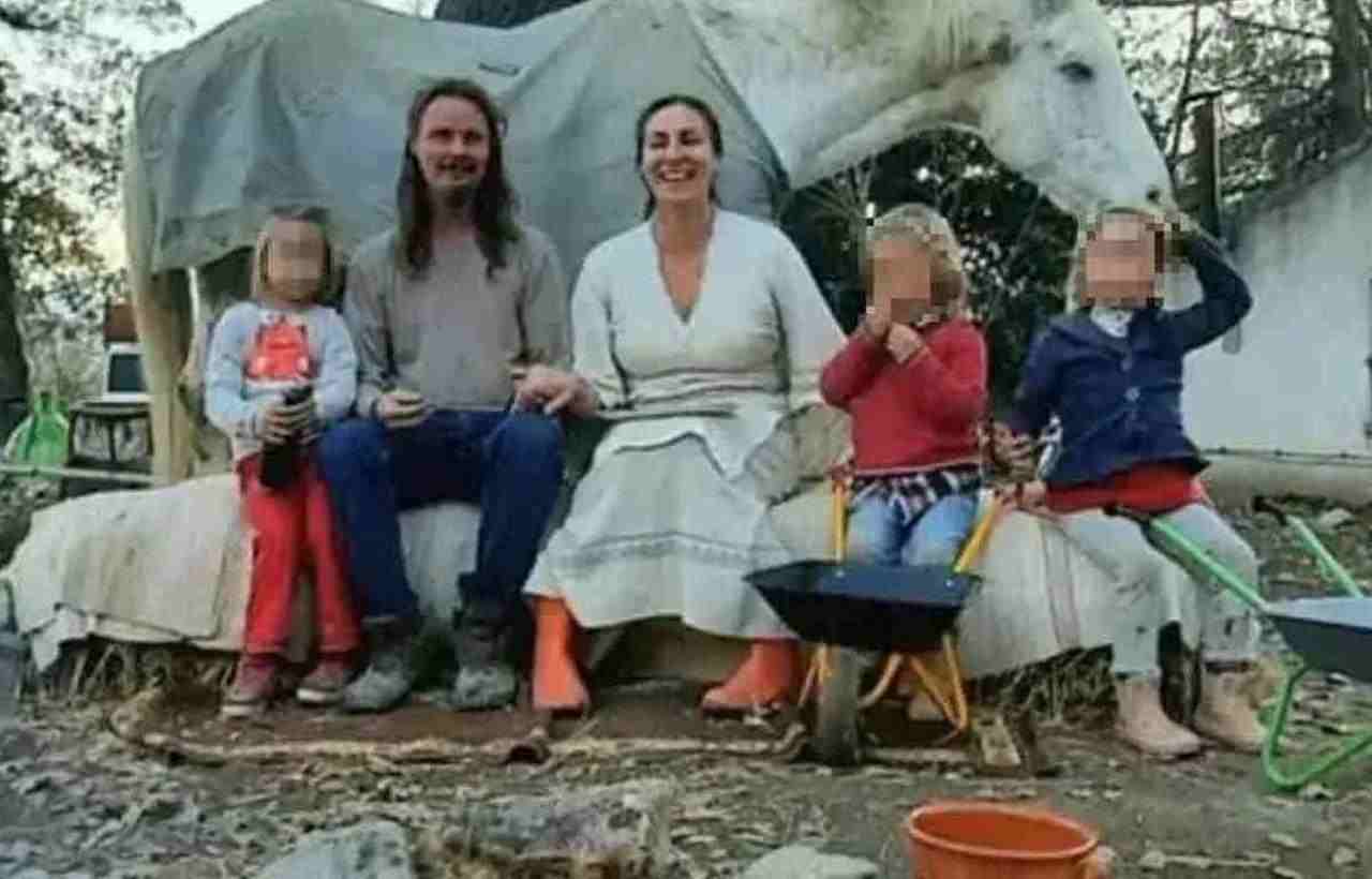 Famiglia nel bosco, figli malati e lontani dalla madre: una verità tenuta nascosta | “Non posso nemmeno vederli”