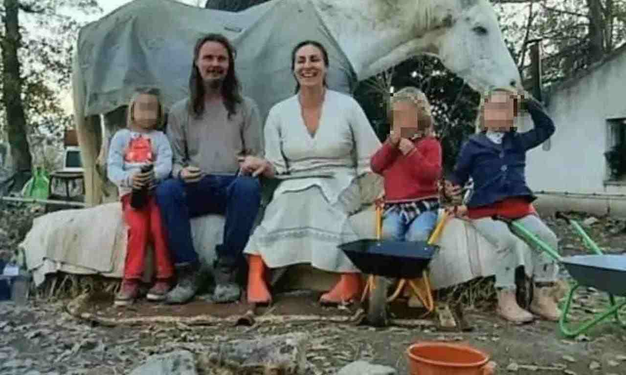 Famiglia nel bosco, la decisione sui figli è definitiva | La notizia è arrivata adesso: sono costretti