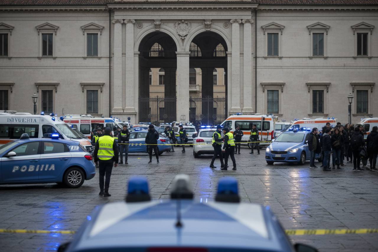 ATTACCO TERRORISTICO – Colpita l’Università: spari e grida | Pioggia di colpi tra gli studenti | Bilancio drammatico