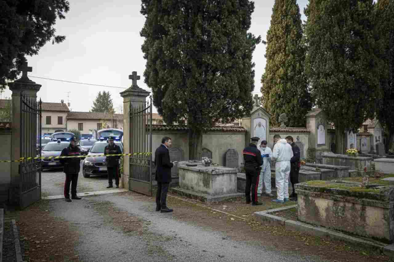 Un’altra tomba profanata, lo stesso orrore di Pamela Genini in un’altro cimitero italiano | Quello che fanno è disgustoso